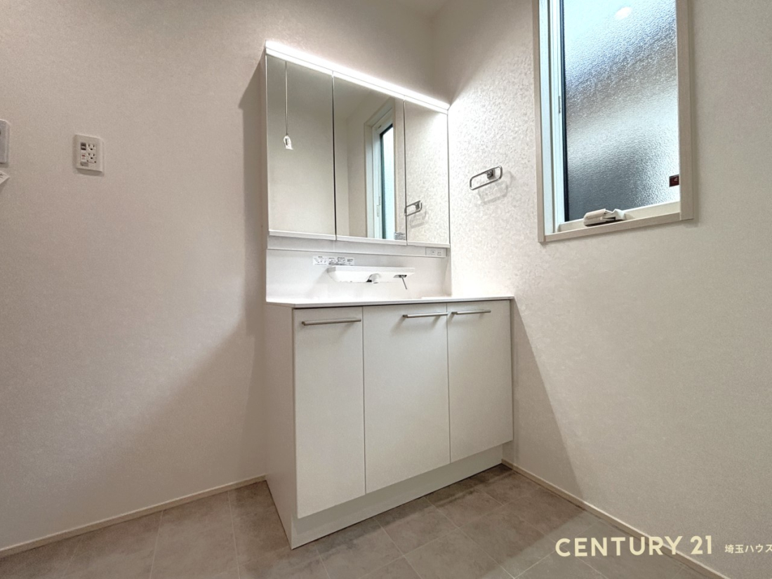 ��ʌ��������܎s�����擌��{1���ڂ̒��È�ˌ��Ă̐��ʑ�E���ʏ�